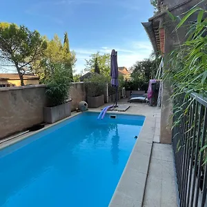 Cigale Climatisée Avec Cuisine, Au Bonheur , Beaumes-de-Venise France